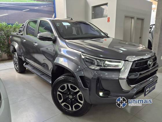 TOYOTA HILUX 2.8 D-4D TURBO DIESEL CD SRX PLUS 4X4 AUTOMÁTICO TOYOTA HILUX 2.8 D-4D TURBO DIESEL CD SRX PLUS 4X4 AUTOMÁTICO